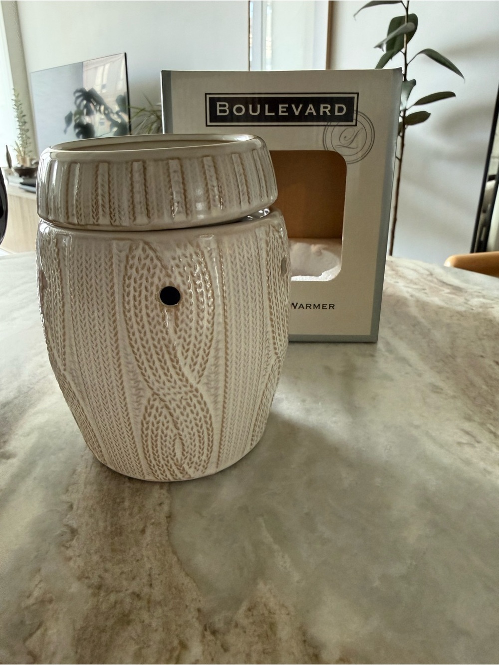 BNWT Boulevard Ceramic Fragrance Warmer
